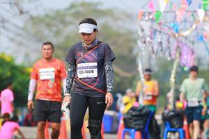 BIB: 40518
                            <button type="button" onclick="openModal(9891342)" class="btn btn-primary btn-sm float-right btn-popup" data-toggle="modal" data-target=".modal-high-quality">
                        <i class="fas fa-shopping-cart"></i> Add to Cart
                    </button>
                                            <button type="button" onclick="isThisMe(9891342, true)" class="btn btn-success btn-sm float-right btn-popup btn-isme hidden" data-toggle="tooltip" data-placement="bottom" title="นี่คือรูปของคุณใช่ไหม คลิกที่นี่เพื่อเอาเข้าอัลบั้ม">
                        <i class="fas fa-plus"></i> Add to album
                    </button>
                    <button type="button" onclick="isThisMe(9891342, false)" class="btn btn-warning btn-sm float-right btn-popup btn-isnotme hidden">
                        <i class="fas fa-ban"></i> Remove from album
                    </button>